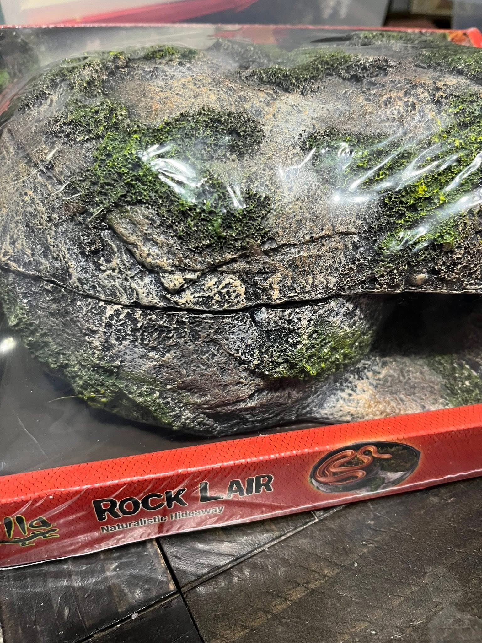 Zilla Large Rock Lair