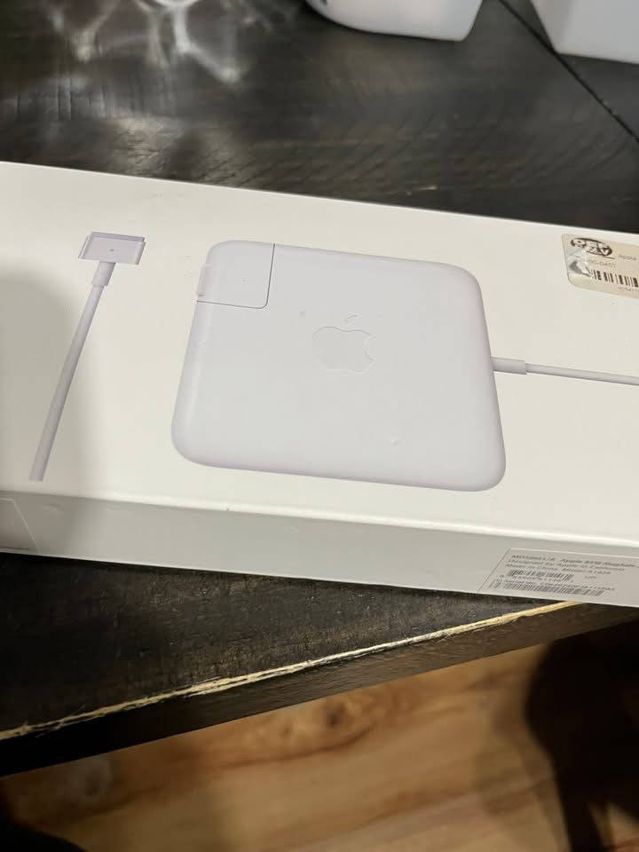 Apple 85w MagSafe 2 Power Adapter (for Mac Book Pro)