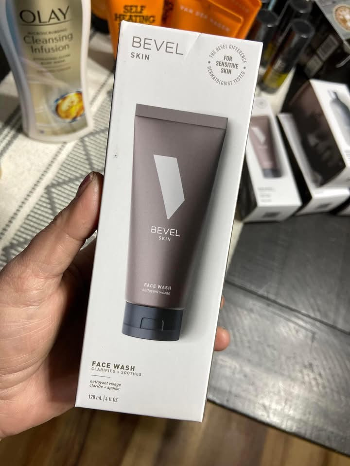 Mens Bevel Revitalizing Face Wash