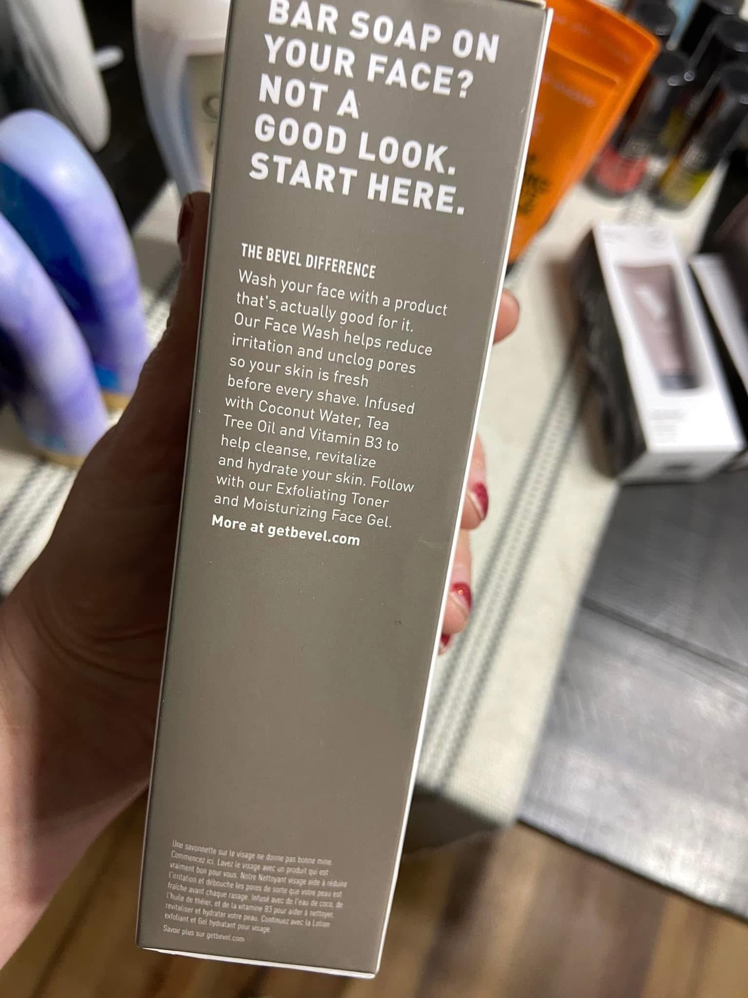 Mens Bevel Revitalizing Face Wash