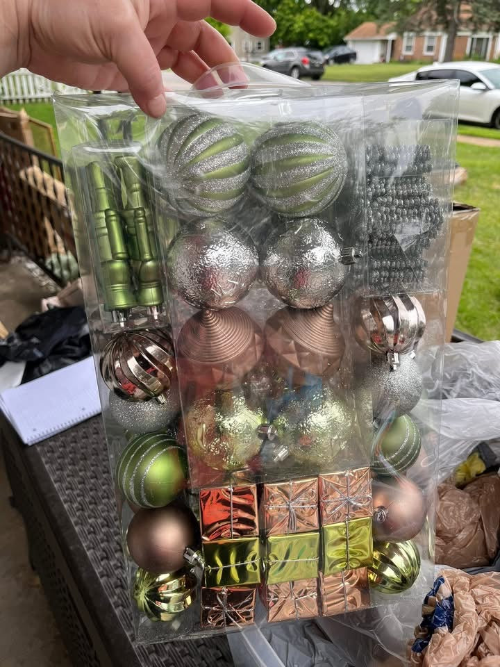 108 Pcs Christmas Ball Ornaments Set