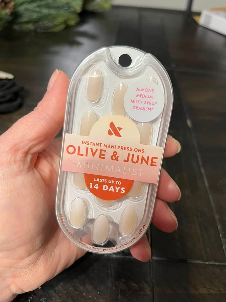 Olive & June Press On Nails