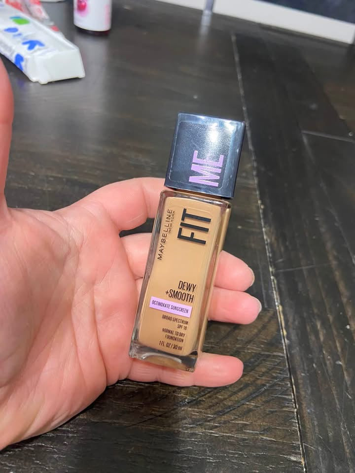 Maybelline Fit Me Dewy & Smooth Liquid Foundation