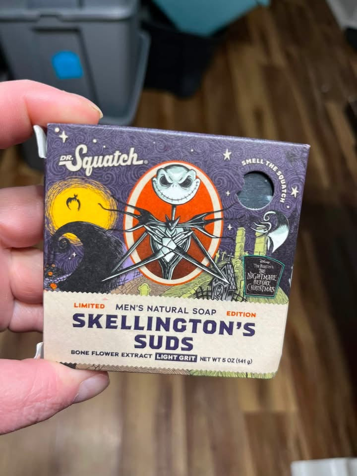 Dr Squatch Mens Natural Soap - Skellington’s Suds
