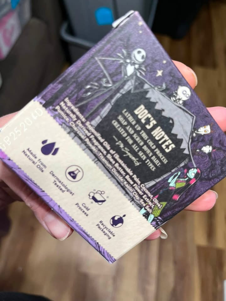 Dr Squatch Mens Natural Soap - Skellington’s Suds