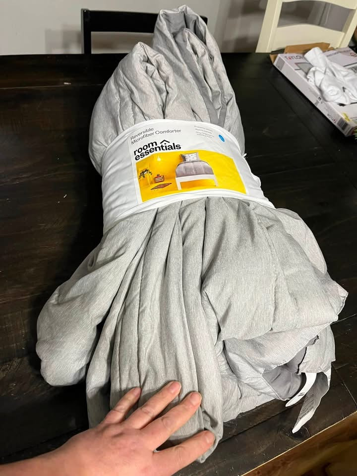 T/TXL Reversible Comforter